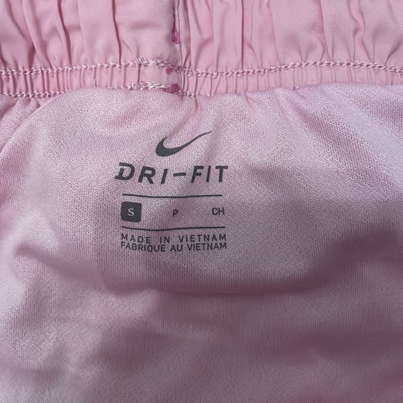 pink nike shorts - Picture 3 of 3